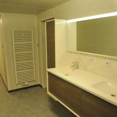 A Cote De L'epicerie *